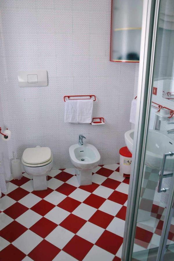 Beb Cornelia Bed & Breakfast Атри Екстериор снимка