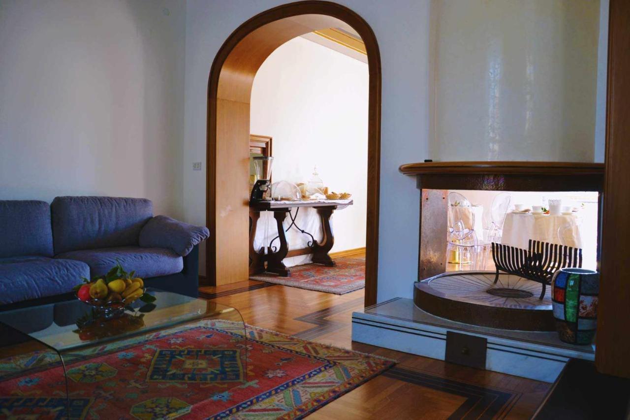 Beb Cornelia Bed & Breakfast Атри Екстериор снимка