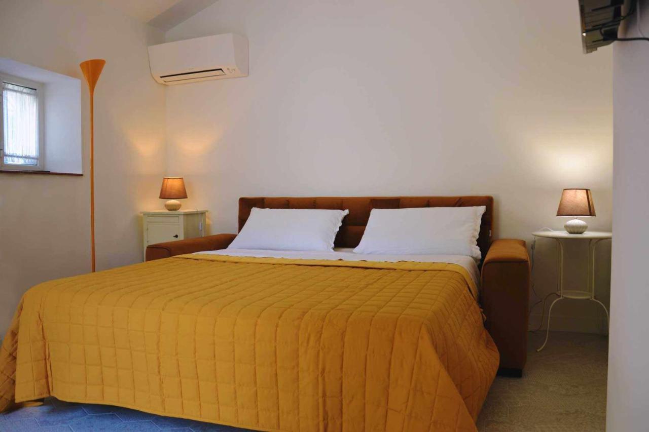 Beb Cornelia Bed & Breakfast Атри Екстериор снимка